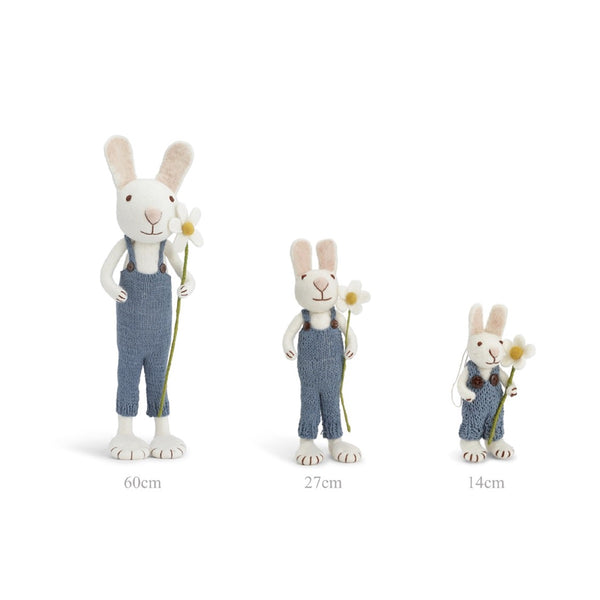Anhänger - Weißer Hase mit blauer Hose und Marguerite