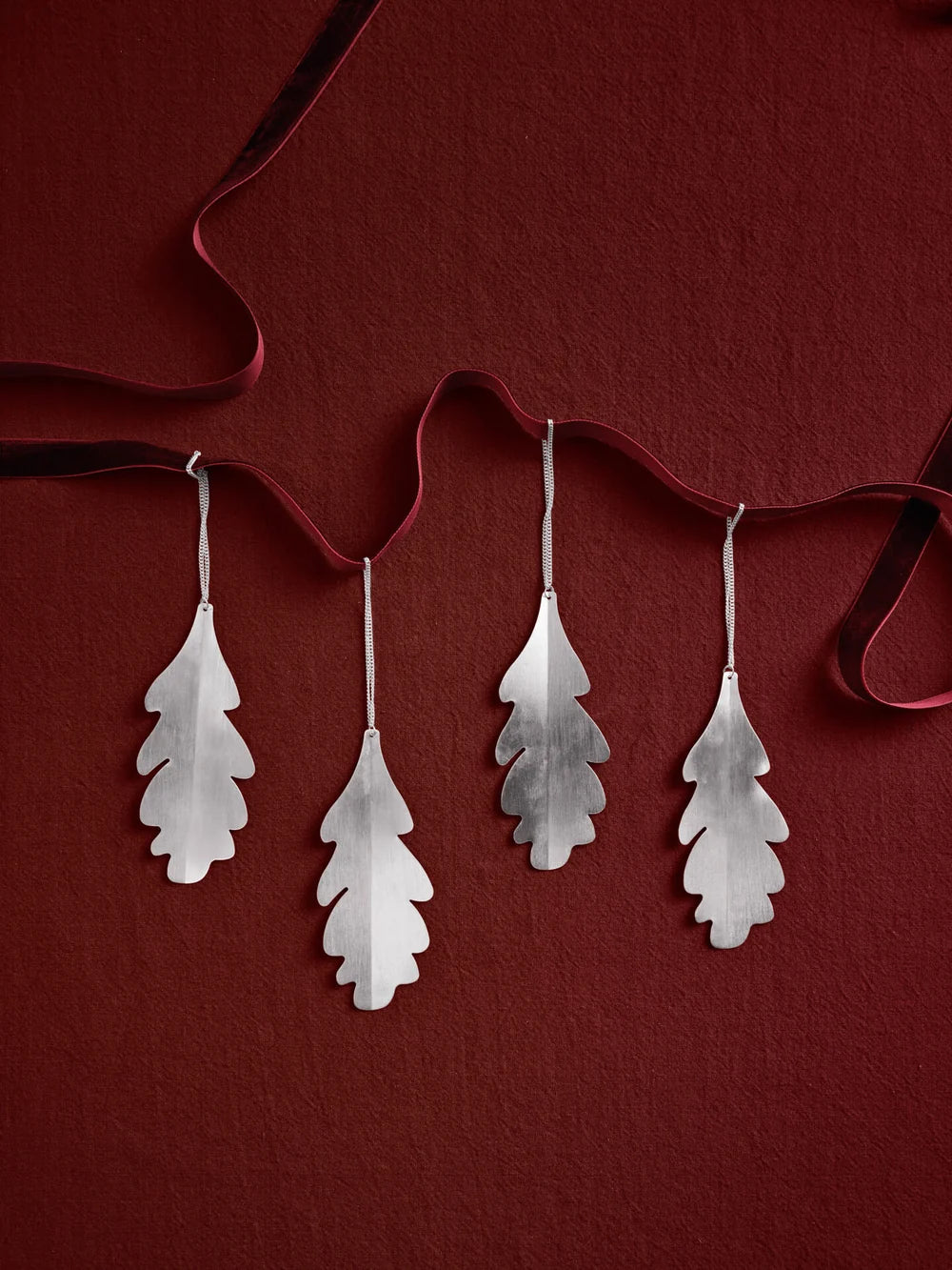 Ferm Living - Oak Leaf Messingornamente Silber - 4er Set