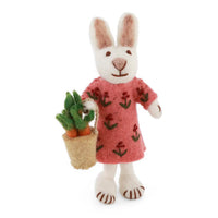 Anhänger - Kleines weißes Mädchenhäschen mit Karottenkorb