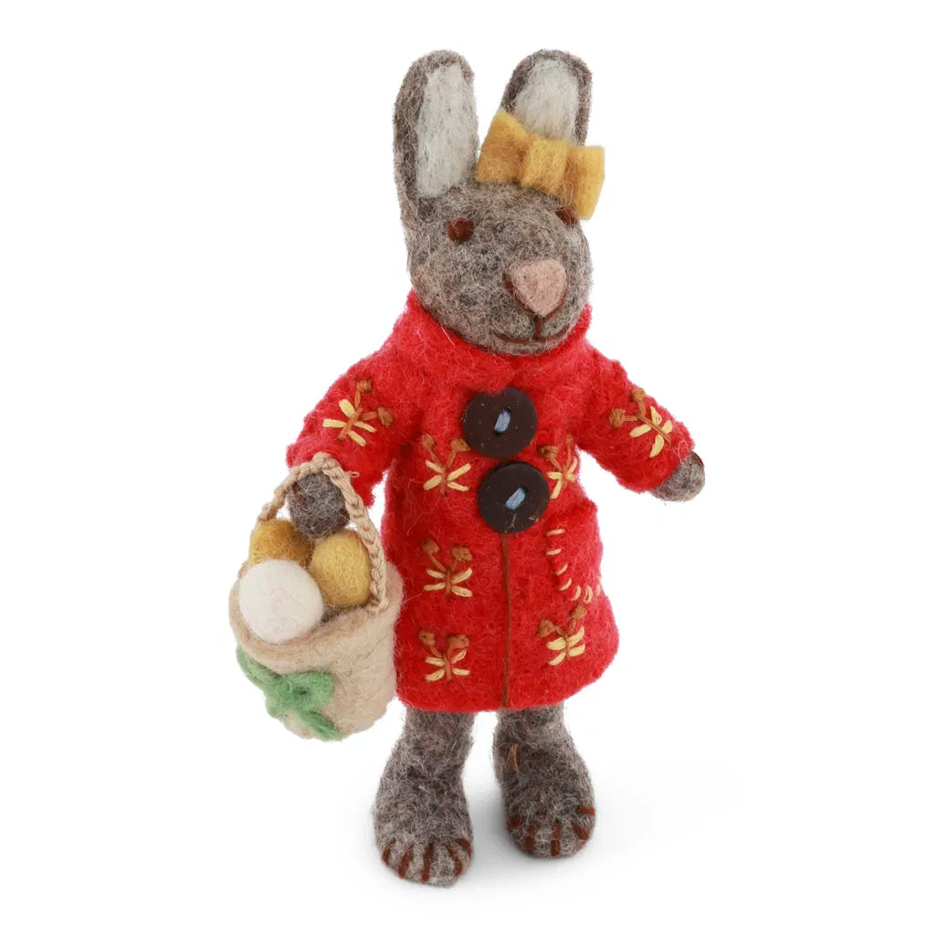 Anhänger - Kleiner grauer Mädchenhase mit Mantel und Osterkorb