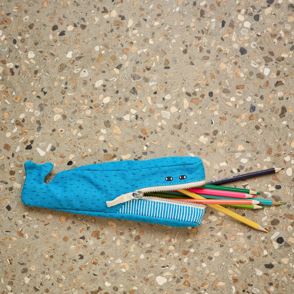 Donna Wilson - Federmäppchen William Whale in Wal-Form aus Baumwolle