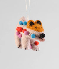 Filzanhänger WRAP - Willa, Hund mit Schmuck